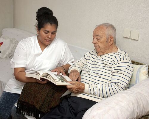 elder-third-age-nursing-family-assistance